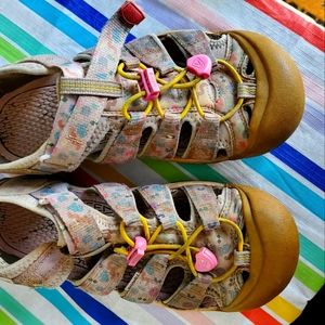 Keen size 7 youth
